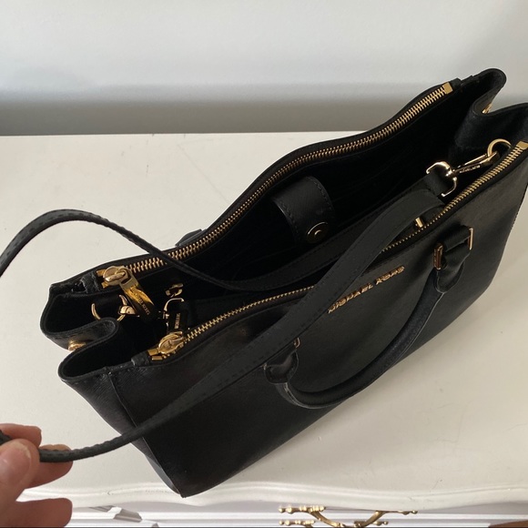 Michael Kors Jet Set Double Zip Tote Black - Picture 6 of 13